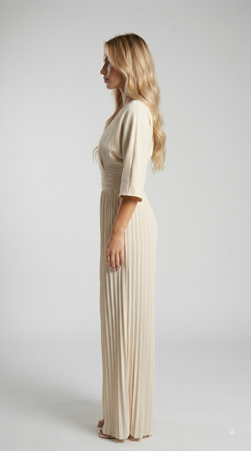 Élan Jumpsuit mit Falten und weitem Bein