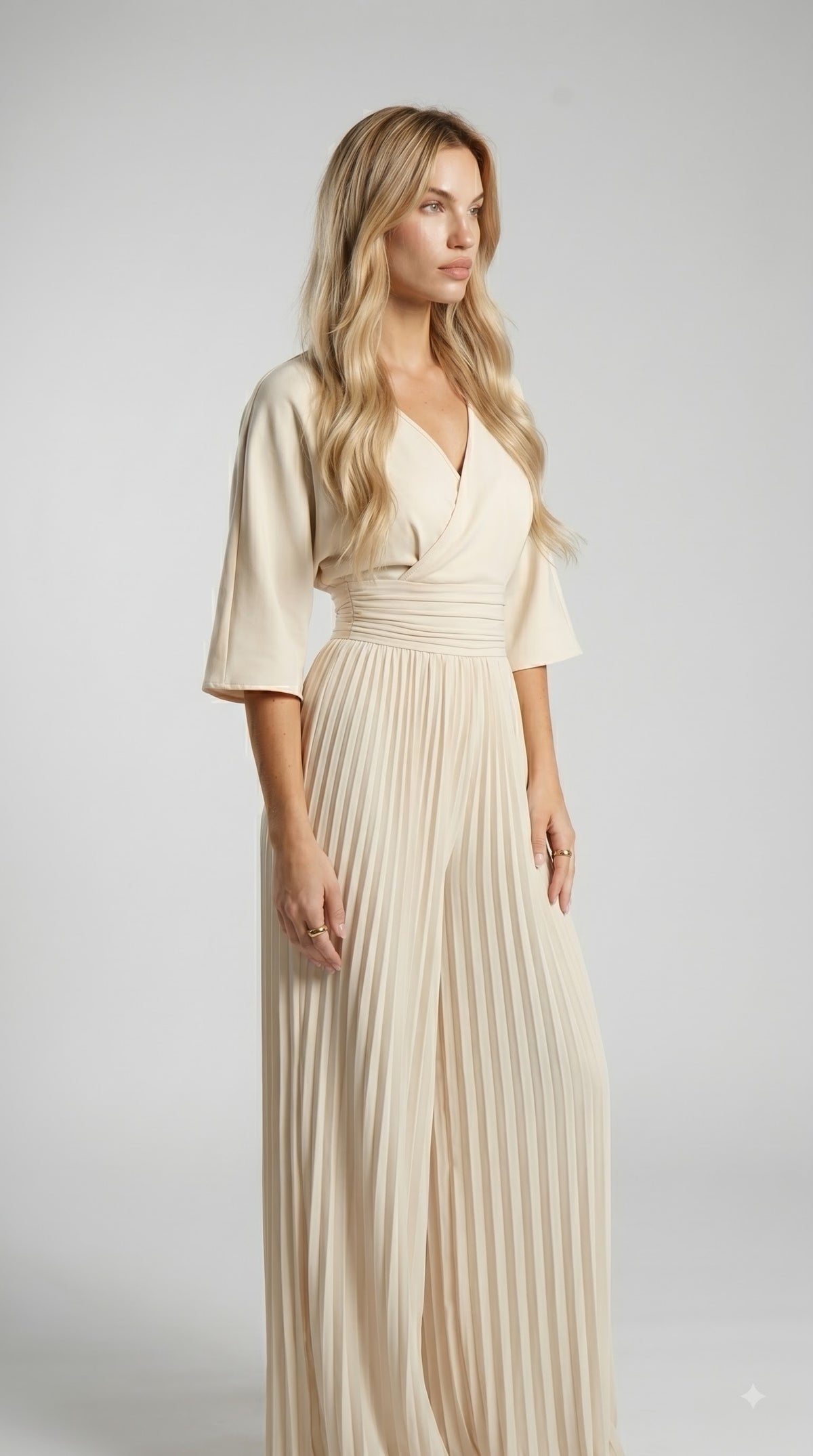 Élan Jumpsuit mit Falten und weitem Bein