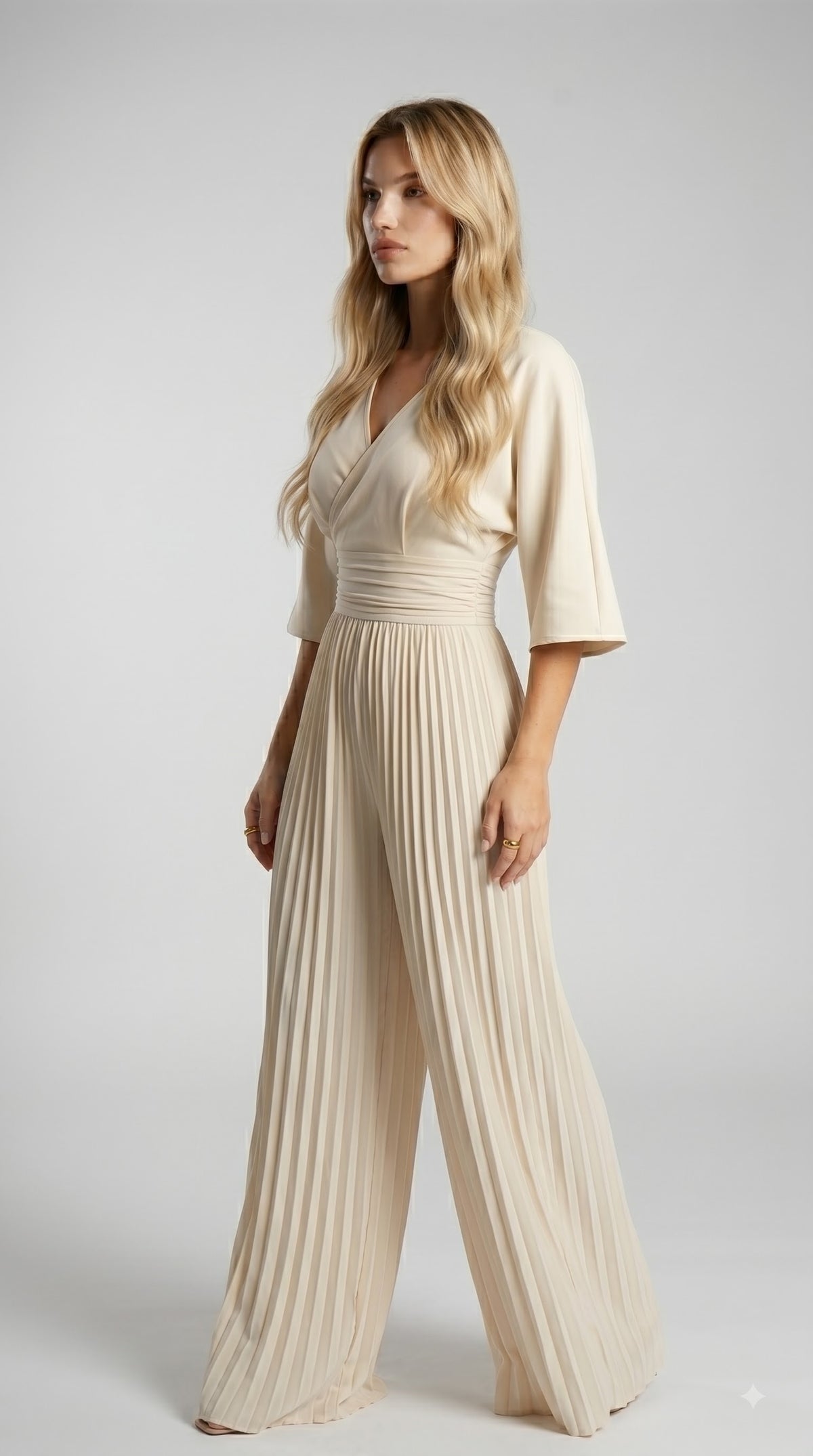 Élan Jumpsuit mit Falten und weitem Bein